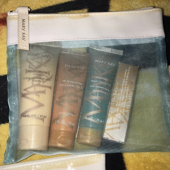 Mary Kay mini sun care kits with bonus lip balm - Picture 3 of 4